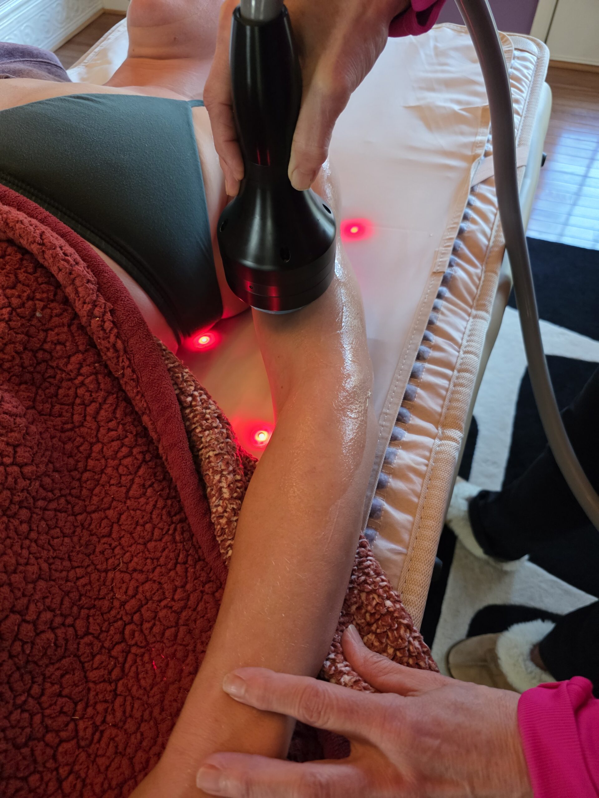 Reduces pain and inflammation with shockwave therapy